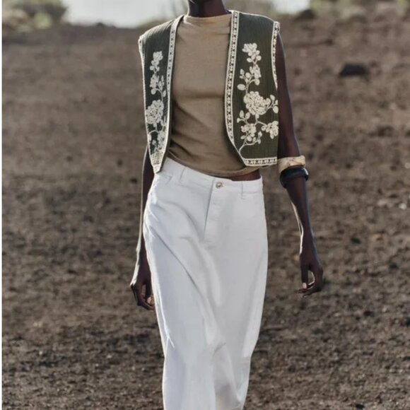 ZARA Embroidered Waistcoat – Size M (Ref. 6318/042/505) - Picture 2 of 16